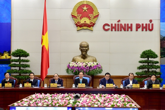 Thẩm quyền của Thủ tướng Chính phủ đựợc quy định như thế nào trong hiến pháp thế giới và Hiến pháp Việt Nam?