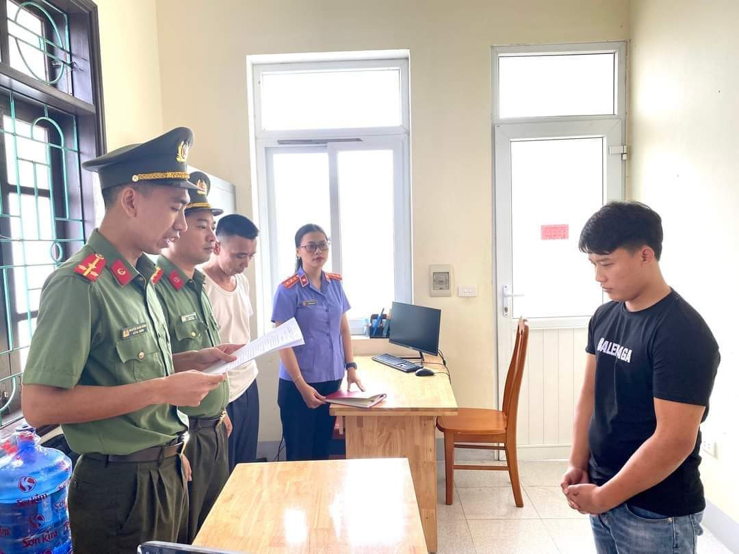 ​ Nhiều đối tượng bị khởi tố trong đường dây cho người khác ở lại Việt Nam trái phép