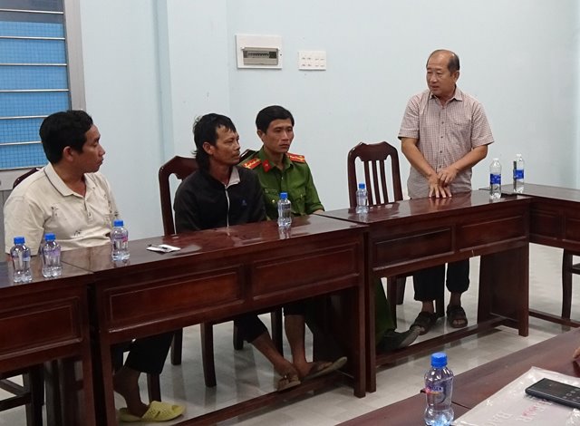Cháu bé rơi xuống lỗ cọc bê tông kêu “Cha ơi cứu con”… nhưng việc cứu cháu bất thành