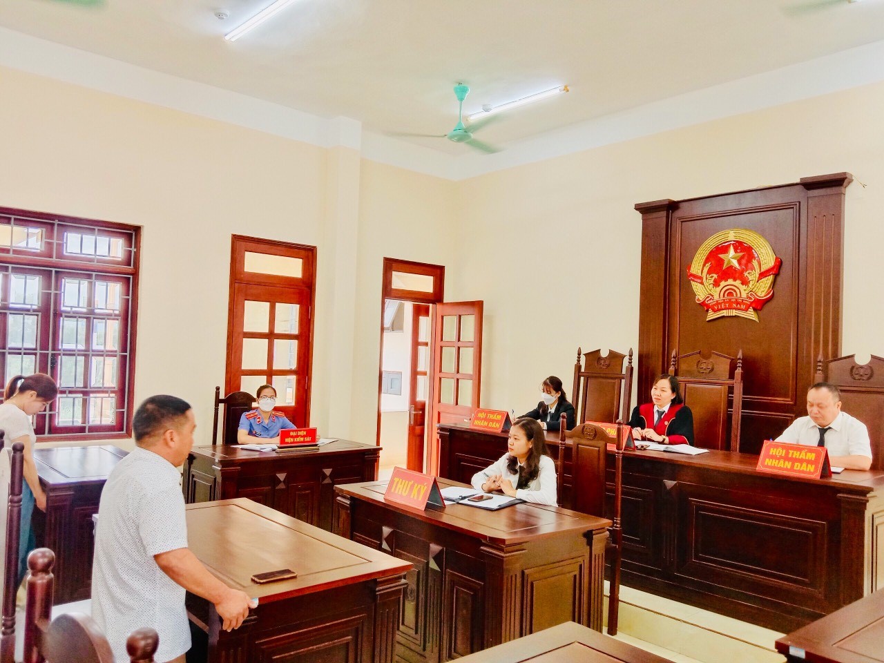 Giải quyết tranh chấp về thay đổi người trực tiếp nuôi con – Bất cập và kiến nghị