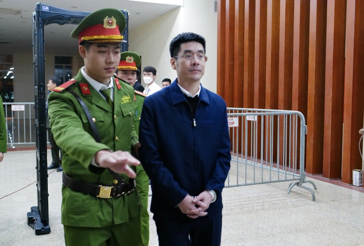 Tuyên án vụ án “chuyến bay giải cứu”: Ông Hoàng Văn Hưng được giảm án xuống 20 năm tù
