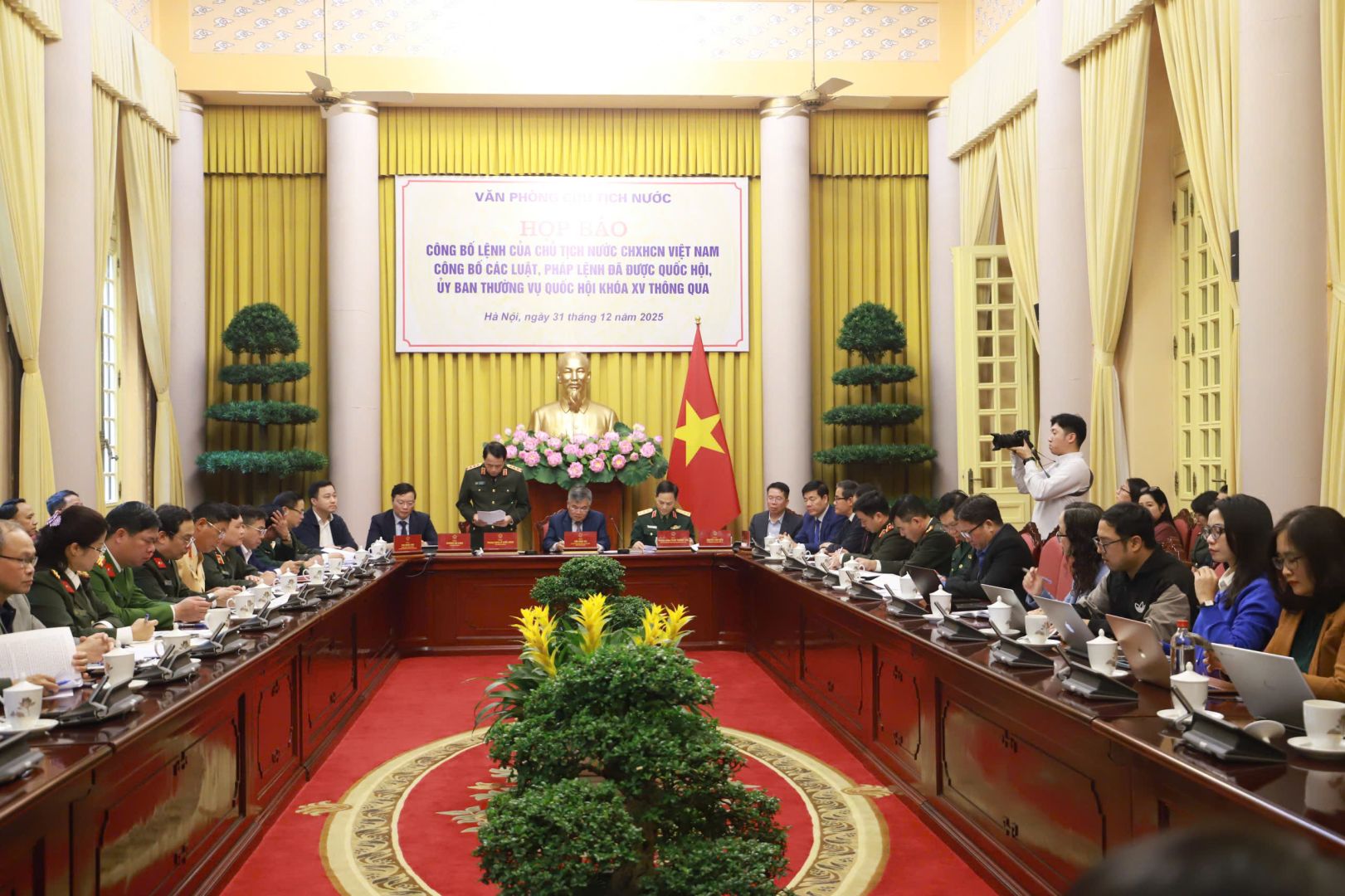 Công bố Lệnh của Chủ tịch nước về 14 luật và 1 pháp lệnh